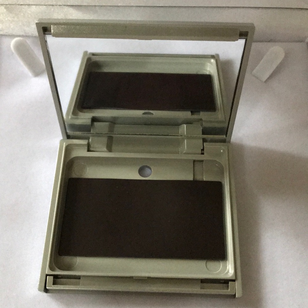 Trish McEvoy Refillable Mirror Compact NWOT - Picture 2 of 4